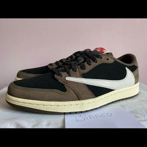 Jordan 1 Travis Scott low (no box )
